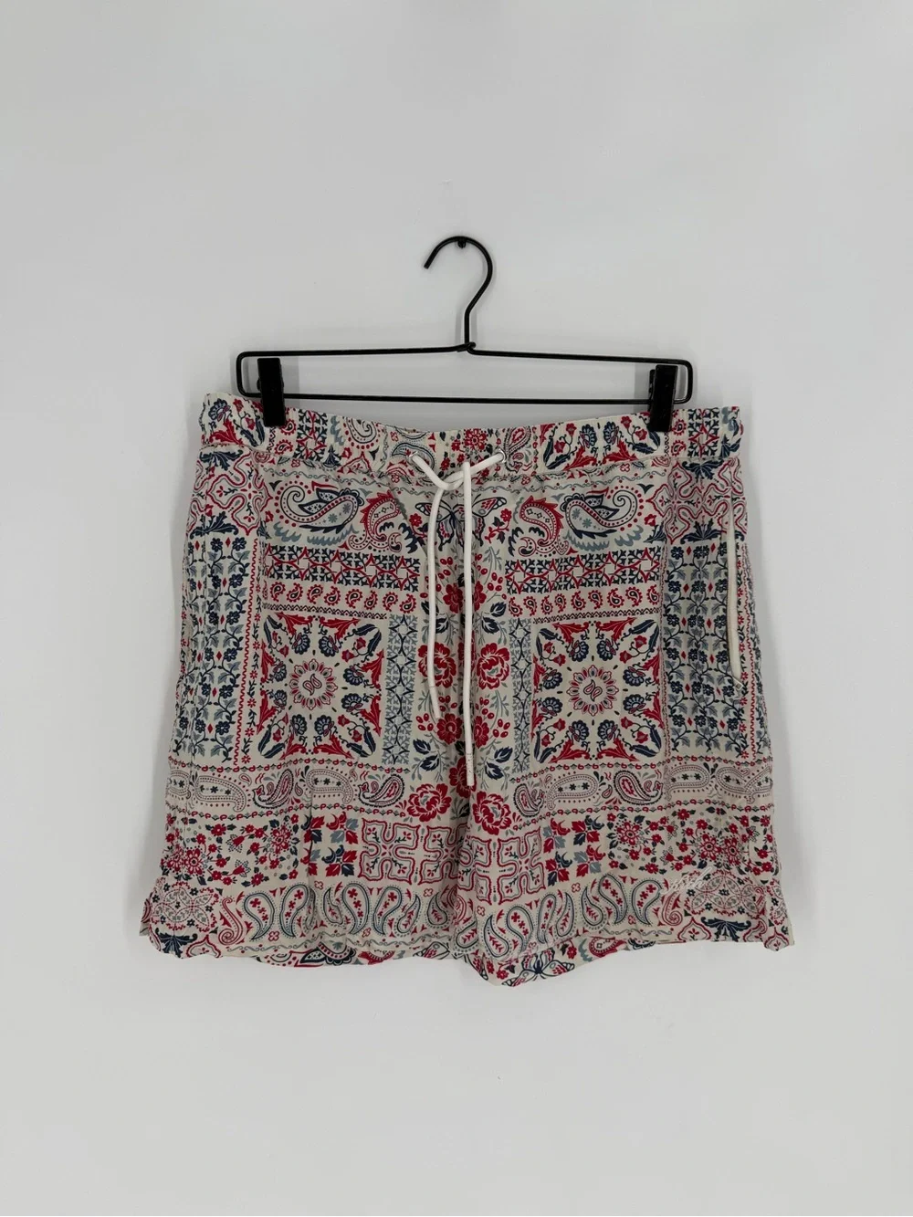 Kith Needlepoint Print Hardaway Silk Blend Paisley Bandana Shorts In Sandrift